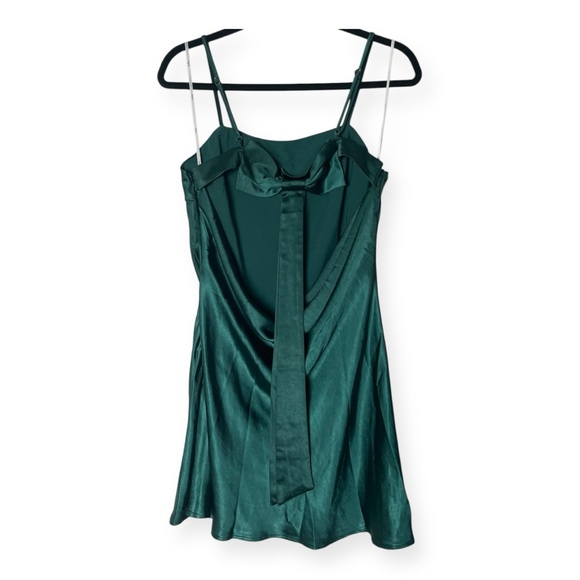 Lulus Dresses & Skirts - Lulus Emerald green mini dress with drop bow detail and adjustable straps.